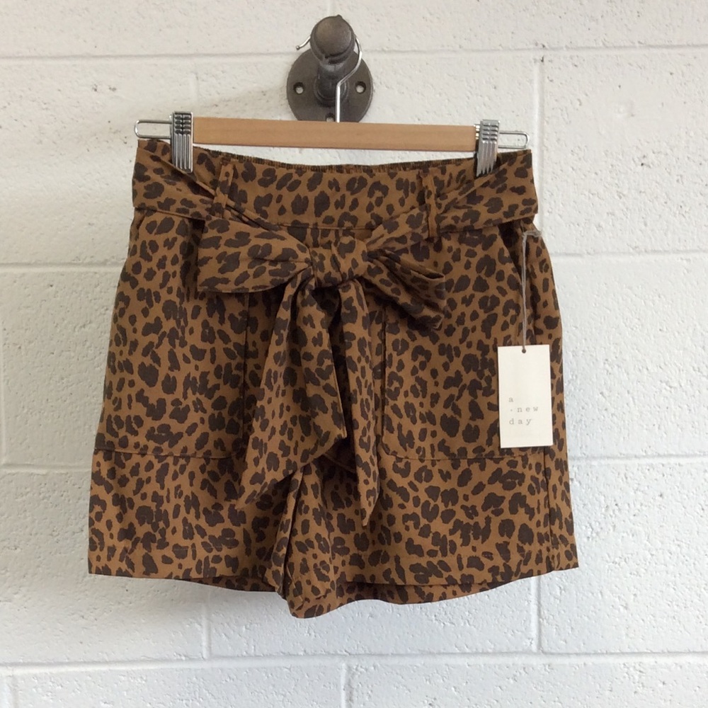 ‼️$10 SALE‼️ A NEW DAY Leopard Print High Rise Shorts - Picture 2 of 6